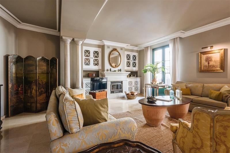 Elegante Casa Con Piscina En Centro Histórico * Sevilla